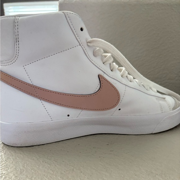 Women’s Nike Blazer MD 77 Vintage High Too Sneakers - Picture 6 of 15
